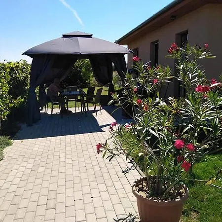 Apartment Szederszem *